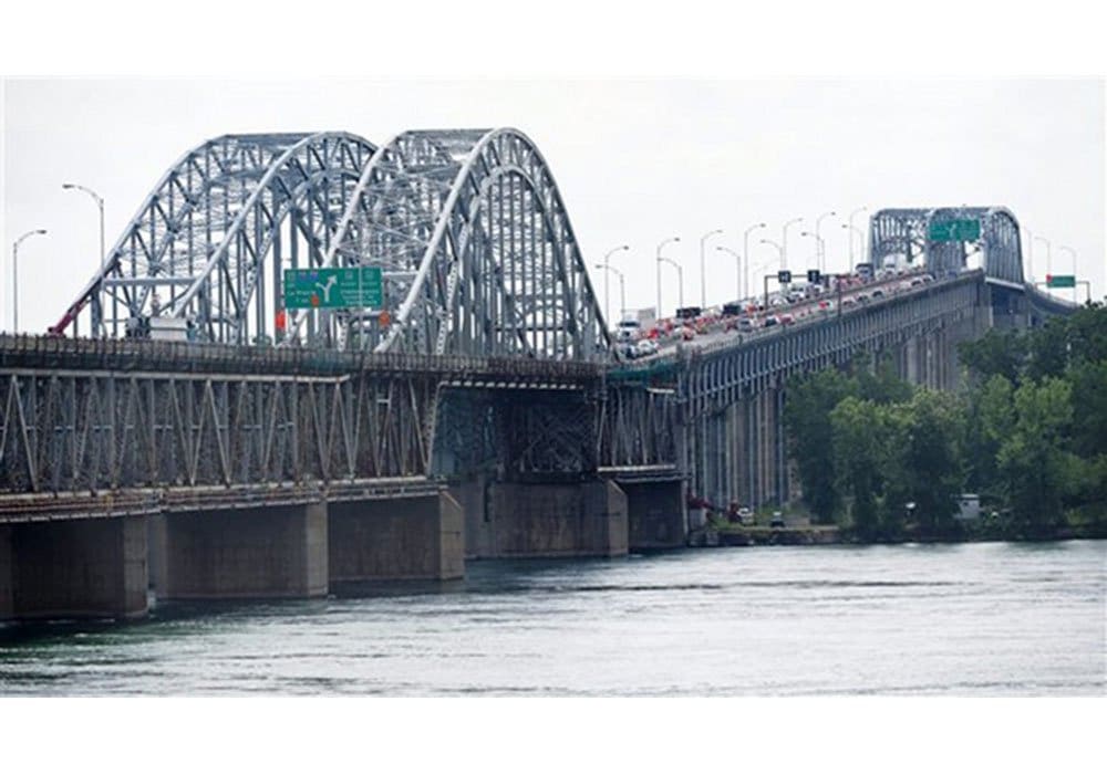 Complete closure of the Honoré-Mercier Bridge towards Montréal during the weekend of March 18th, 2016.