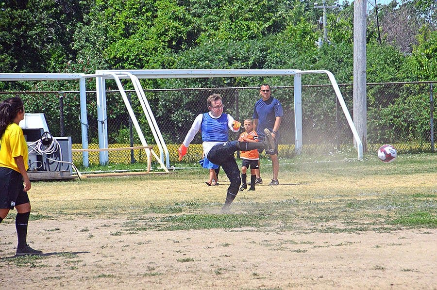 Laval’s MPs and MNAs defeat city councillors 6 – 4 in soccer match