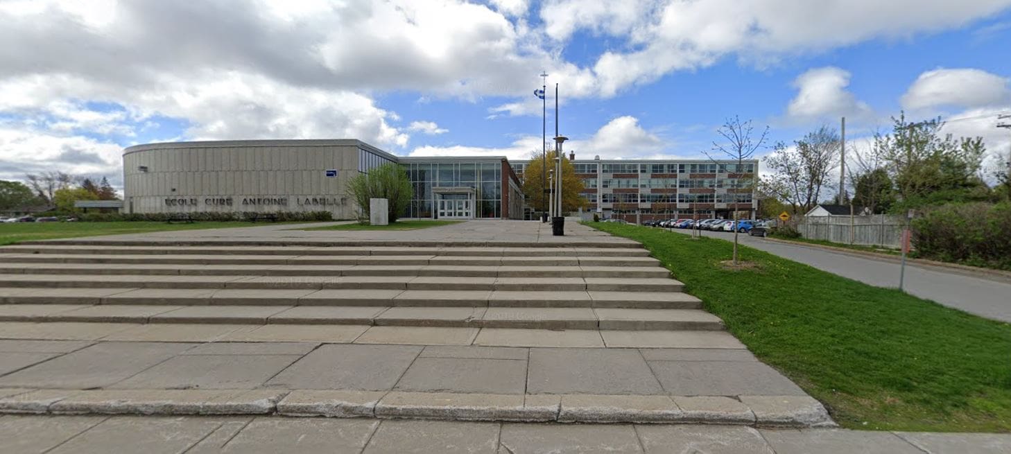 Fire forces evacuation at École secondaire Curé Antoine Labelle in Sainte-Rose