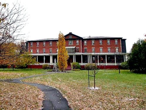 CISSS de Laval opens homeless shelter at former Maison Saint-Joseph