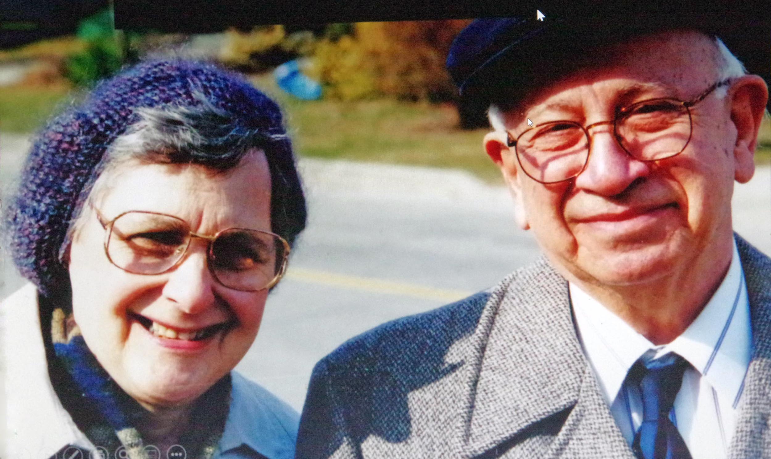 Author inspires Congregation Shaar Shalom with story of parents’ survival