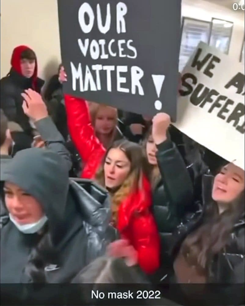 Laval Senior Academy students ditch the masks for COVID-19 protest