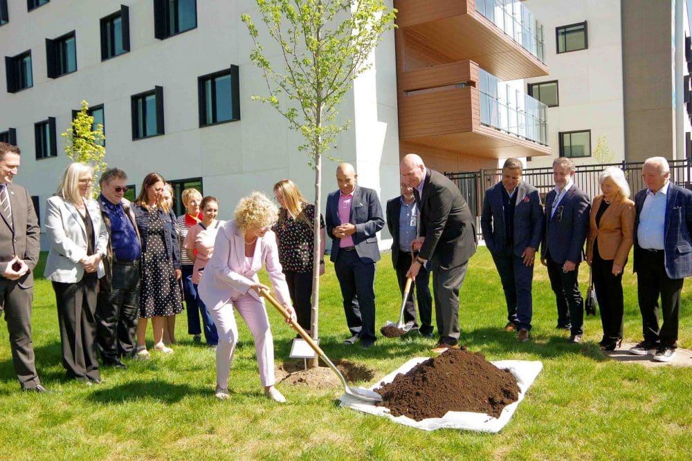 Quebec National Assembly officials open new CHSLD Val-des-Brises