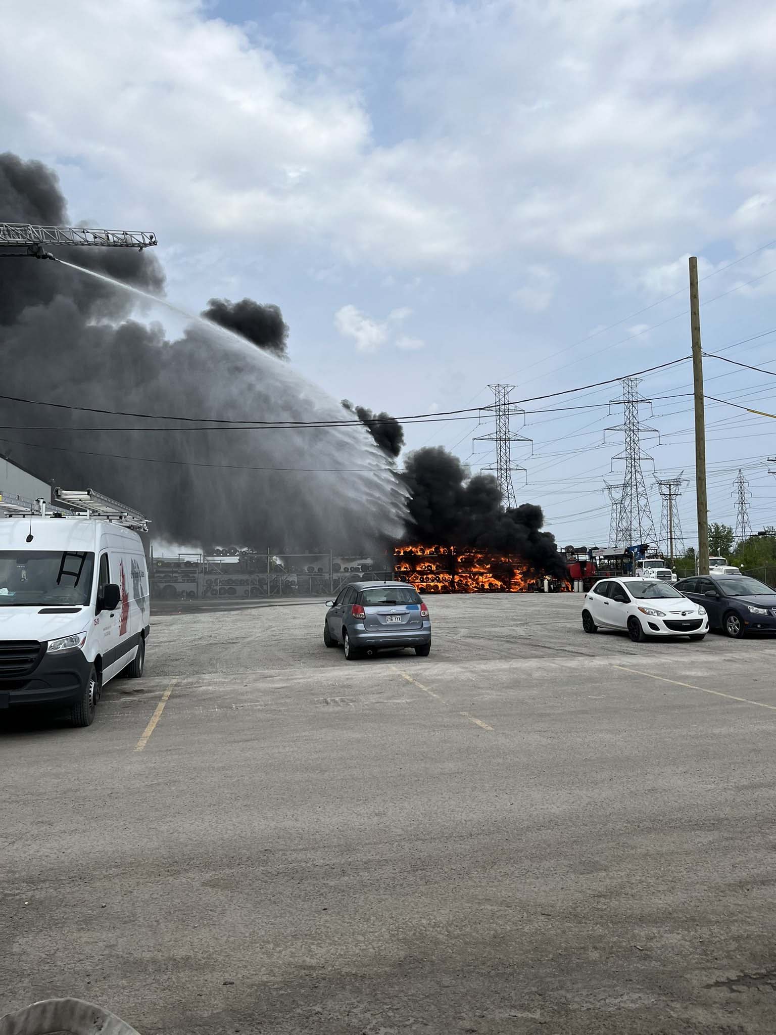 Propane explodes after trucks catch fire in Laval industrial park