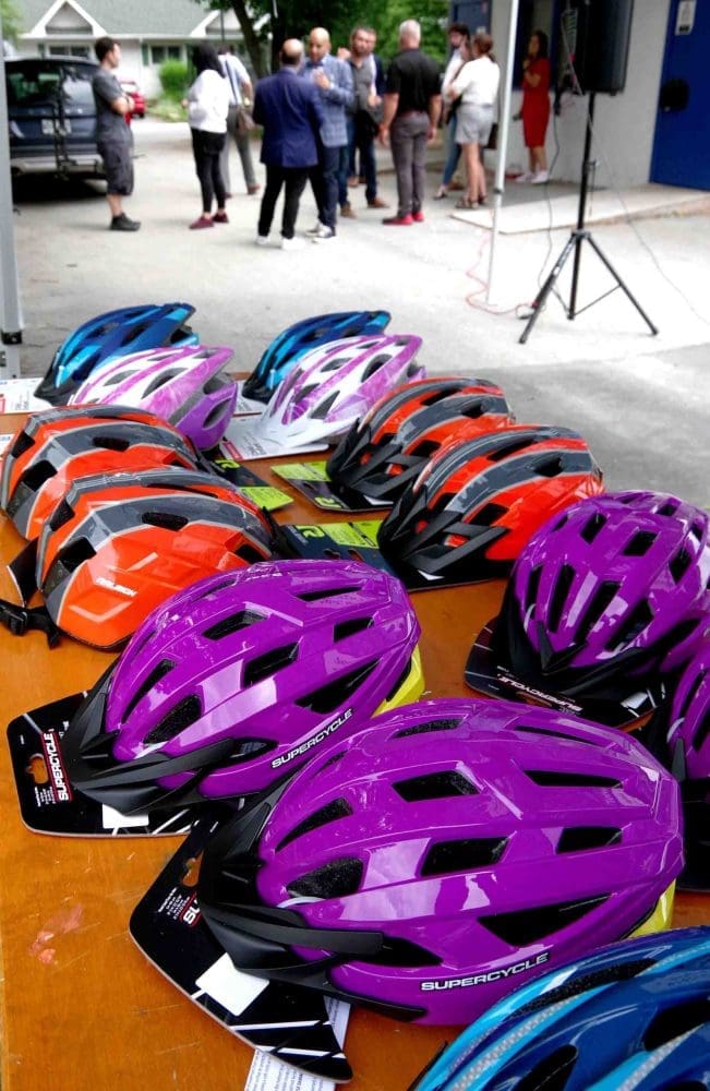 Laval councillors and MNAs become ‘ambassadors’ for protective headgear