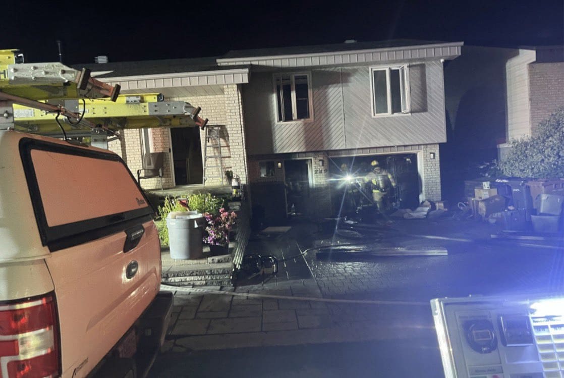 Laval’s firefighters extinguish blaze in Auteuil on de Bohème St.